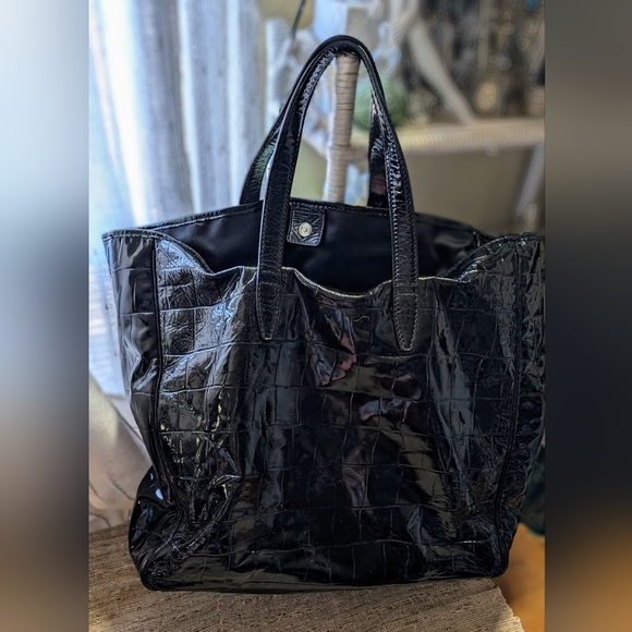 Yves Saint Laurent Rive Gauche Embossed  Croc Patent Leather Tote Bag in Black - Picture 1 of 6